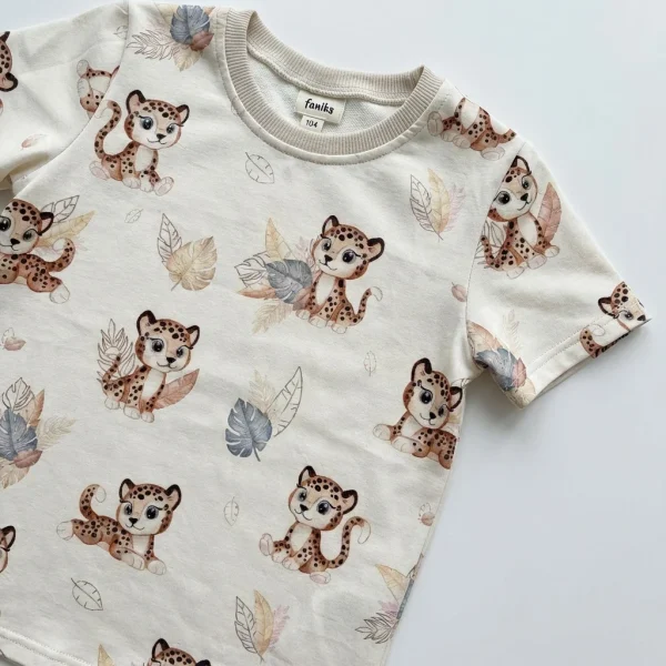 make_a_close_up_to_blouse_Nano_Banana_Pro_95662 make_a_close_up_to_blouse_Nano_Banana_Pro_95662